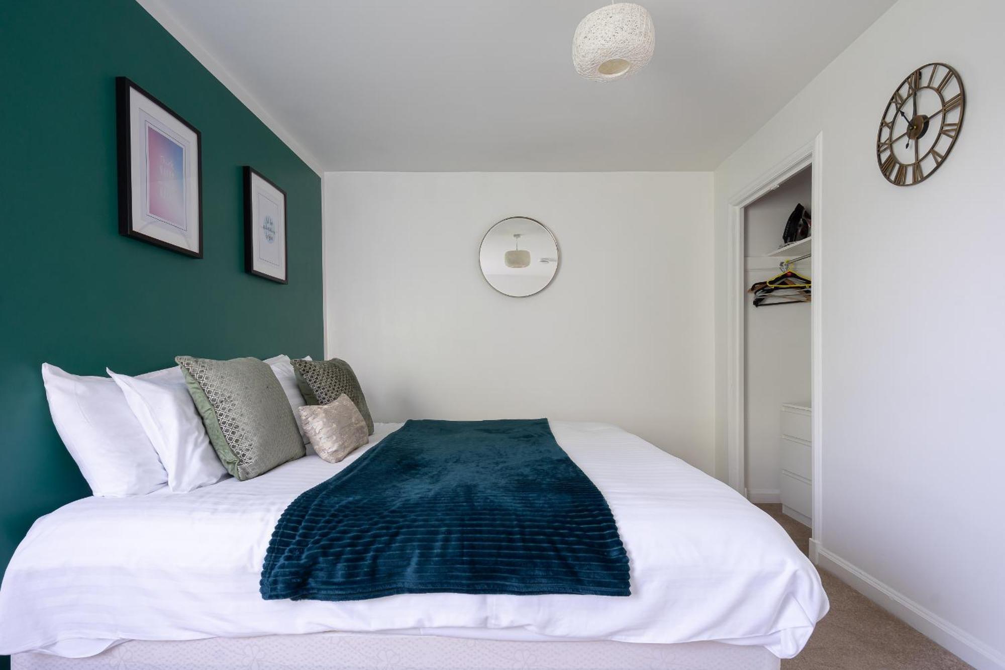 Centre House - 5 Bedrooms - Sleeps 9 - Parking Edinburgh