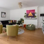 City Centre House - 5 bedrooms - sleeps up to 10
