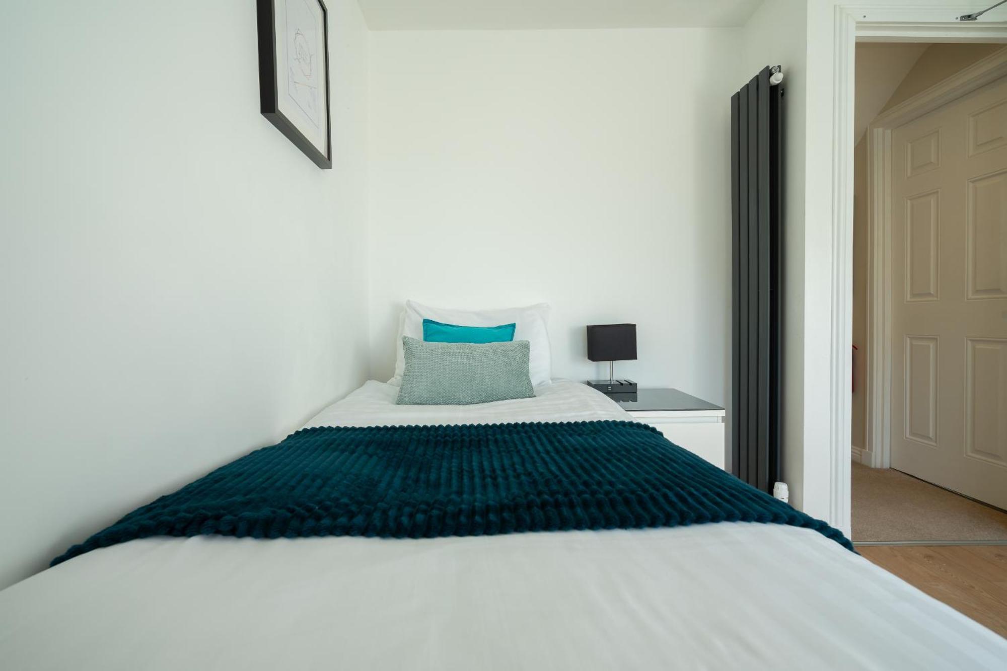 Vakantiehuis Centre House - 5 Bedrooms - Sleeps 9 - Parking