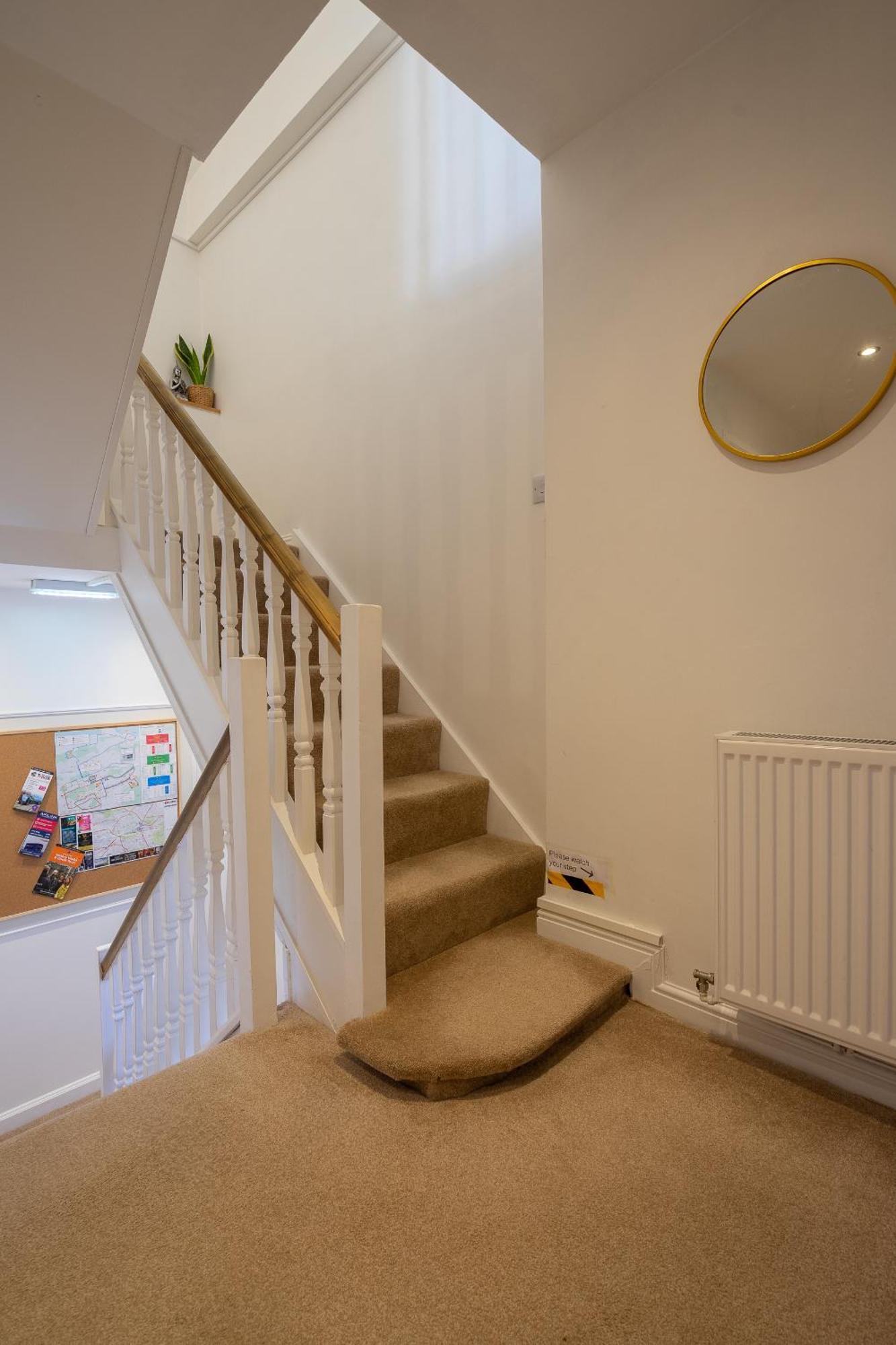 Centre House - 5 Bedrooms - Sleeps 9 - Parking *