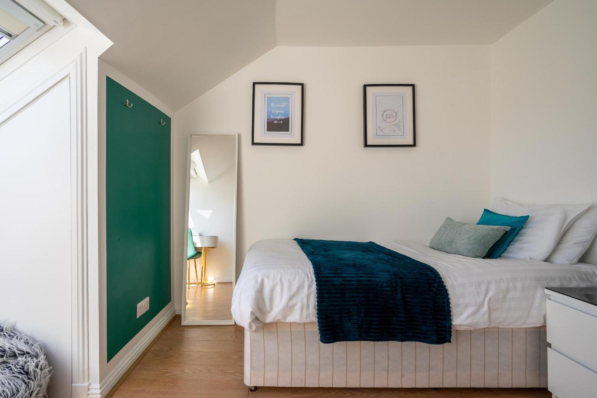 Centre House - 5 Bedrooms - Sleeps 9 - Parking Edinburgh