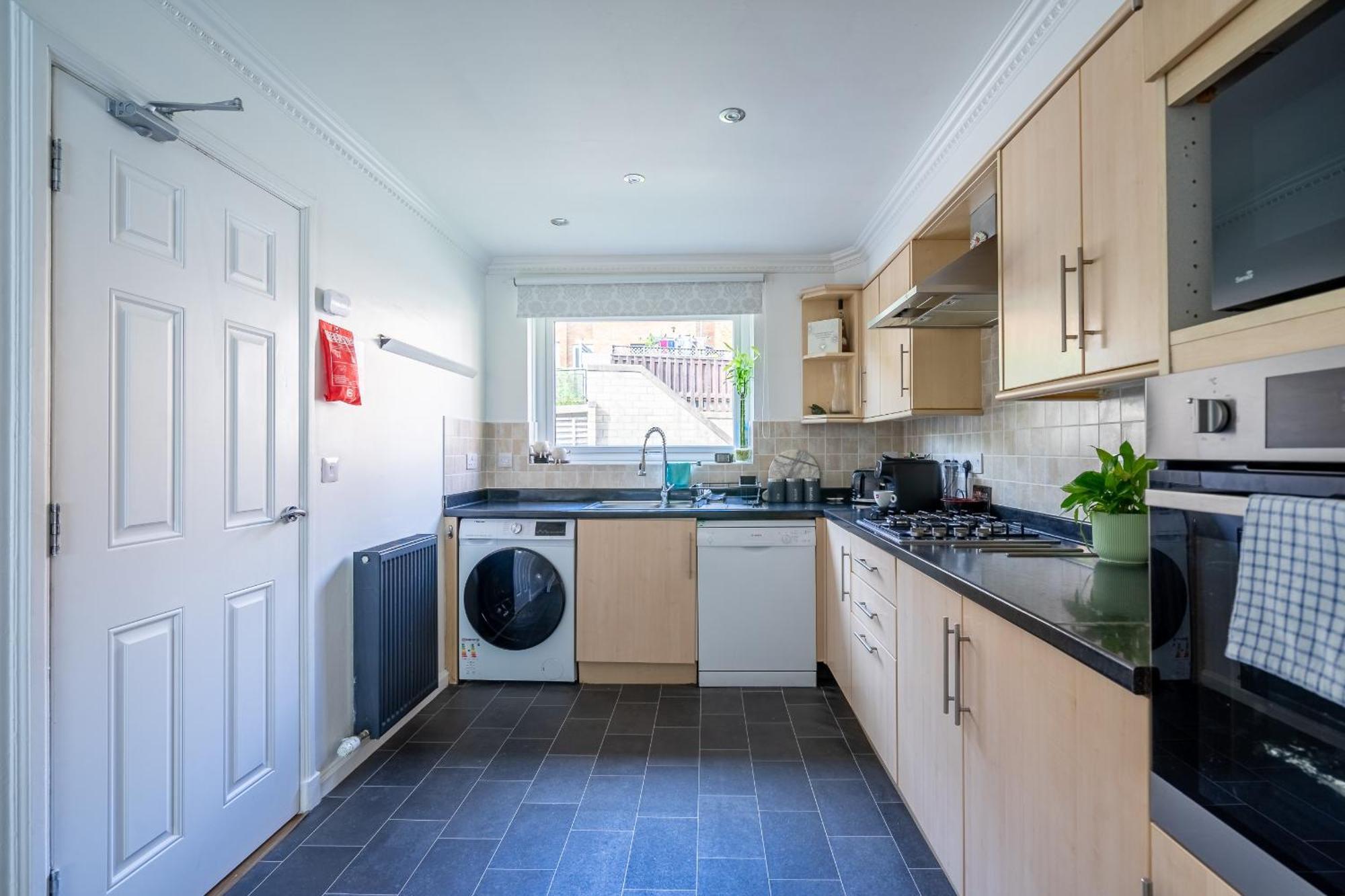 Vakantiehuis Centre House - 5 Bedrooms - Sleeps 9 - Parking
